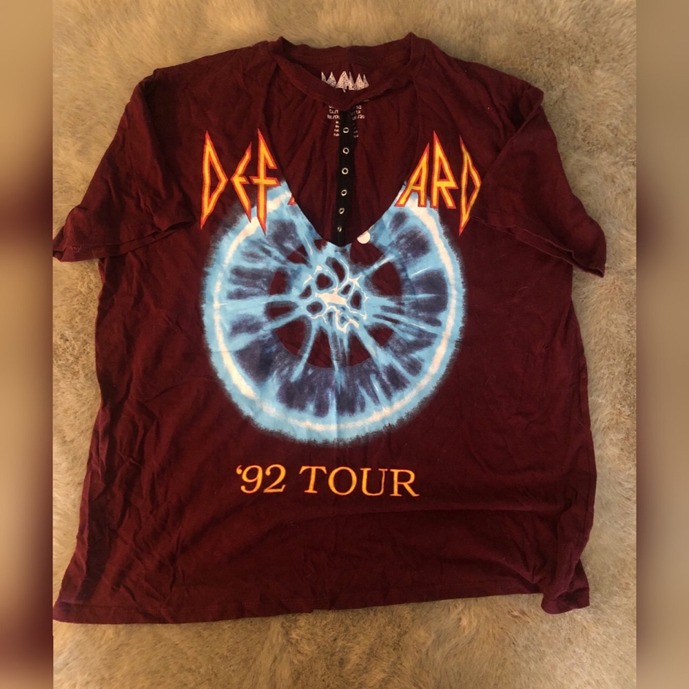 Plus size Def Leppard graphic tee